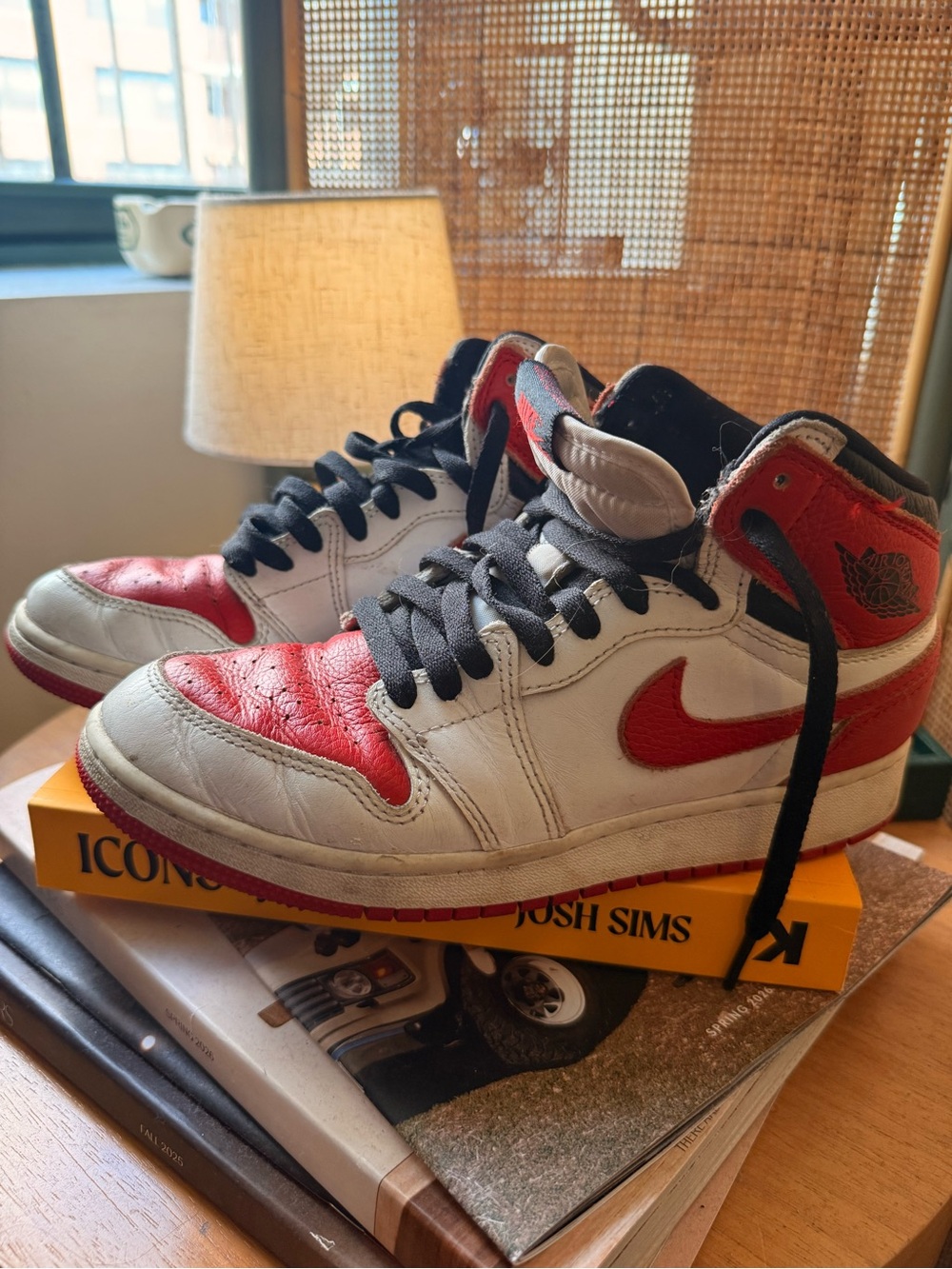 Air Jordan 1 Mid Chicago GS 6Y White Red Black Sneakers 554725-173